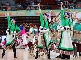 2001年年仅16岁的詹姆斯接受采访表示要成为最佳球员